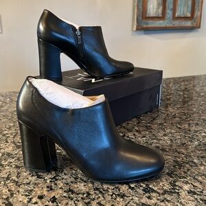 Naturalizer black leather bootie NIB 10